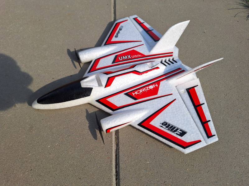 UMX Ultrix 0.34m BNF Basic + LED + baterie