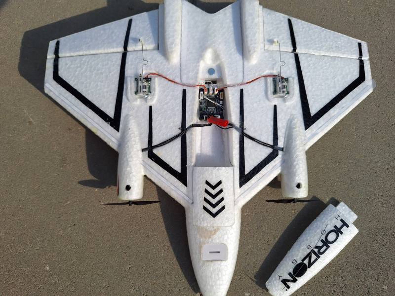 UMX Ultrix 0.34m BNF Basic + LED + baterie