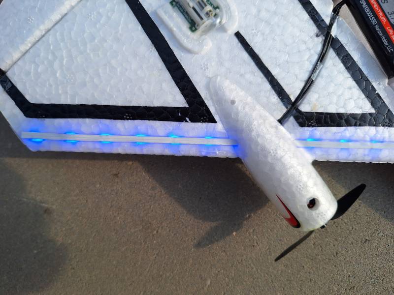 UMX Ultrix 0.34m BNF Basic + LED + baterie