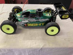 Prodám Buggy 1:8 nová, nitro, včetně vysílače a př