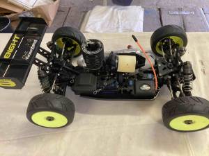 Prodám Buggy 1:8 nová, nitro, včetně vysílače a př