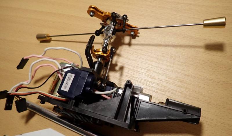 Vrtulník Walkera CB180 -  strojovna