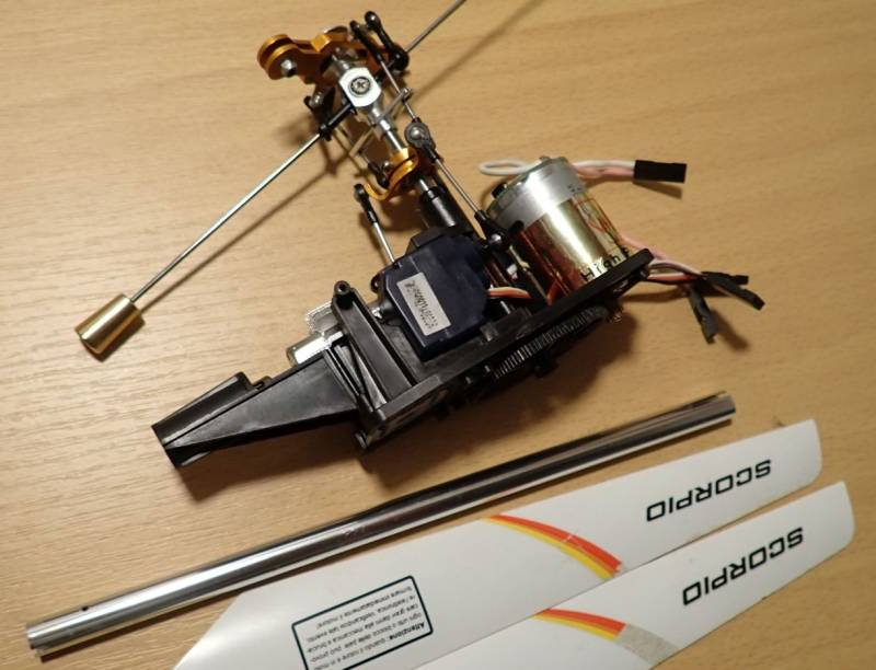 Vrtulník Walkera CB180 -  strojovna