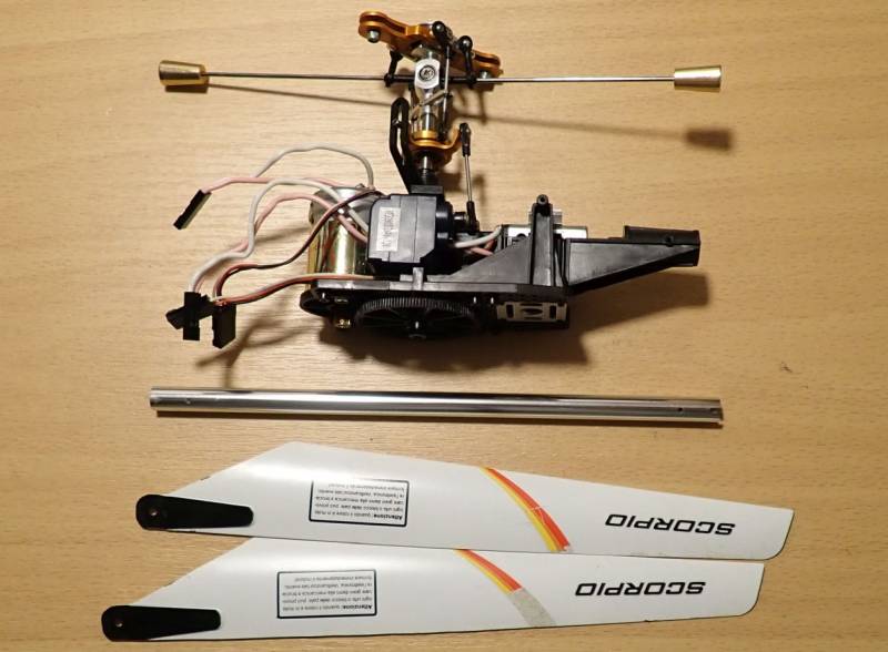 Vrtulník Walkera CB180 -  strojovna