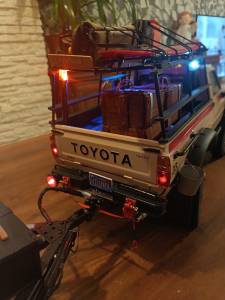 RC Toyota HiLuxHighLift 4x4 Tamyia