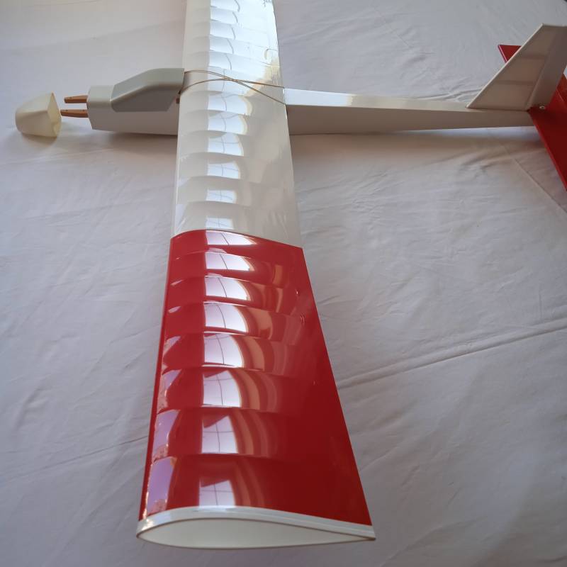 FIT 1800 od Modely a 2 serva HiITEC.