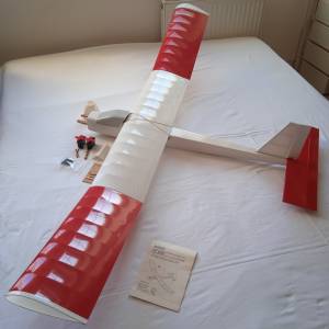 FIT 1800 od Modely a 2 serva HiITEC.