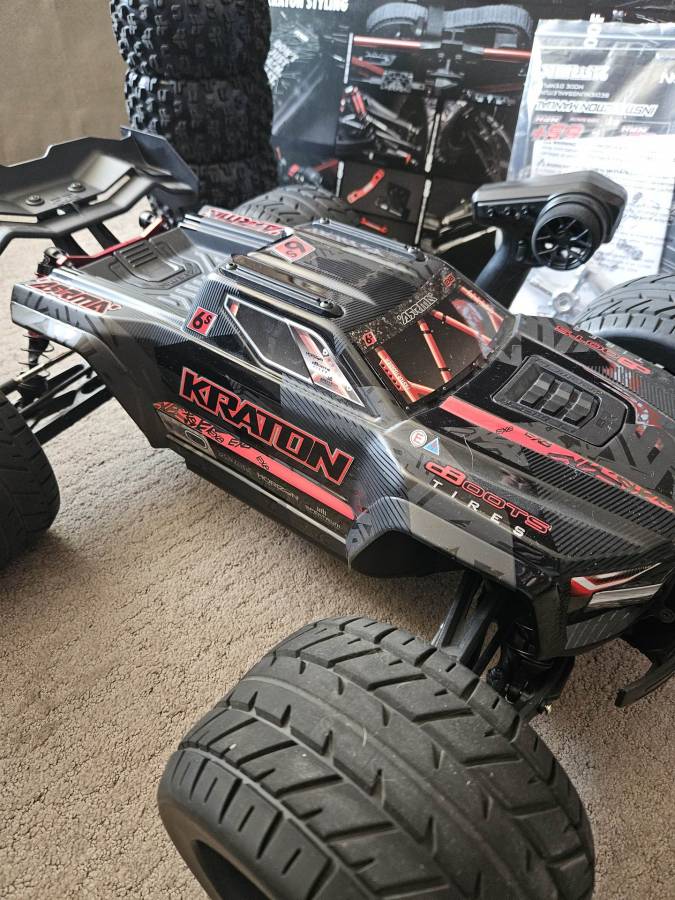 Arrma Kraton 6S BLX V6 1:8 4WD EXtreme Bash