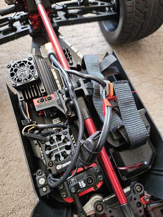 Arrma Kraton 6S BLX V6 1:8 4WD EXtreme Bash