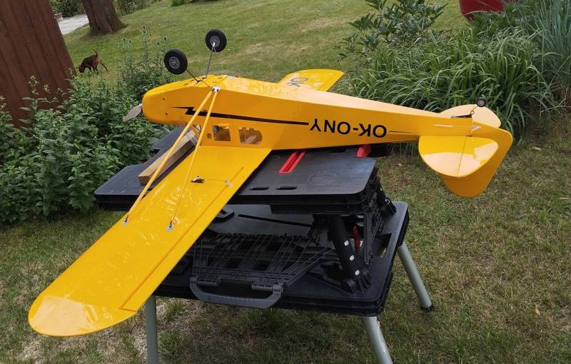Piper J-3 polomaketa