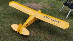 Piper J-3 polomaketa