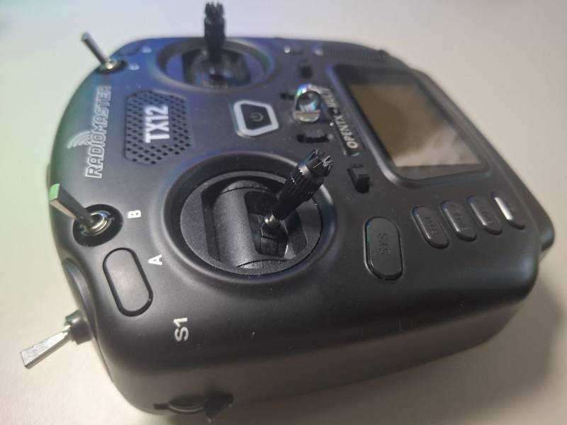 RadioMaster TX12 + BetaFPV ELRS modul - NOVÉ, neli