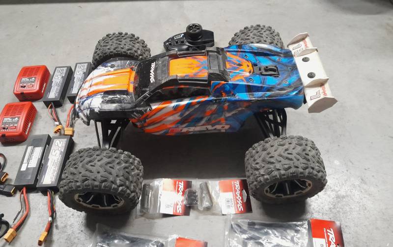 E REVO 1:8