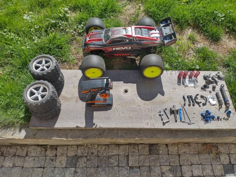 Prodam traxxas e-revo 1:8 elektro