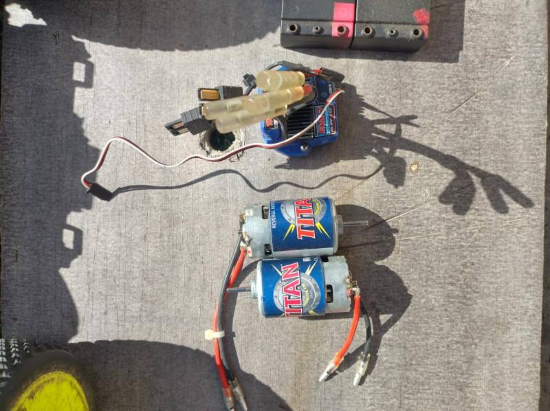 Prodam traxxas e-revo 1:8 elektro