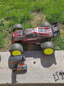 Prodam traxxas e-revo 1:8 elektro